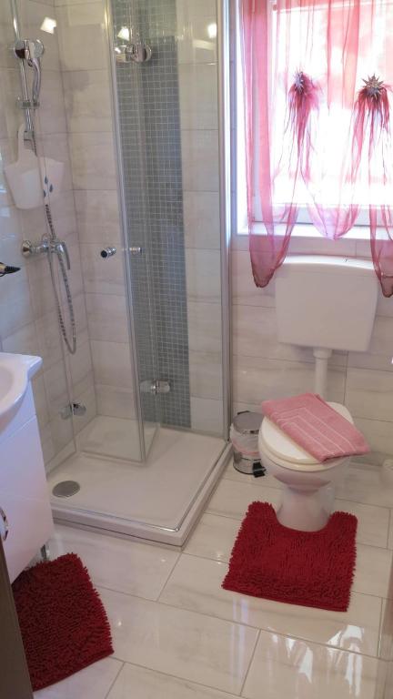 Koupelna v ubytování Haus Alpenrose