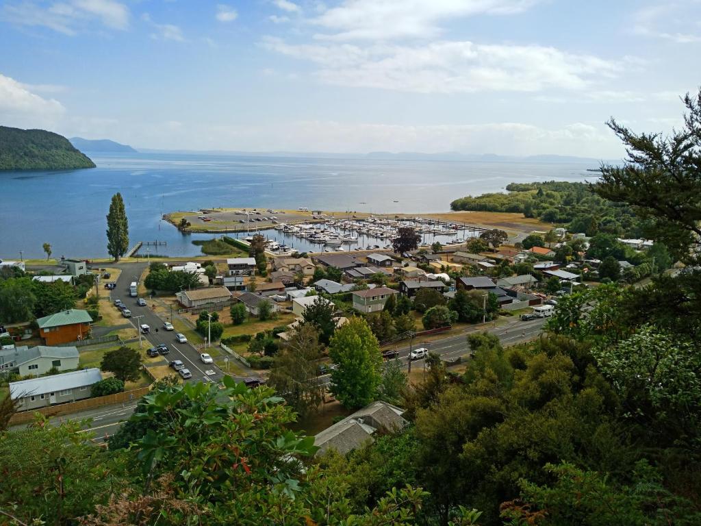 Motuoapa Bay Chalets - Resim 10