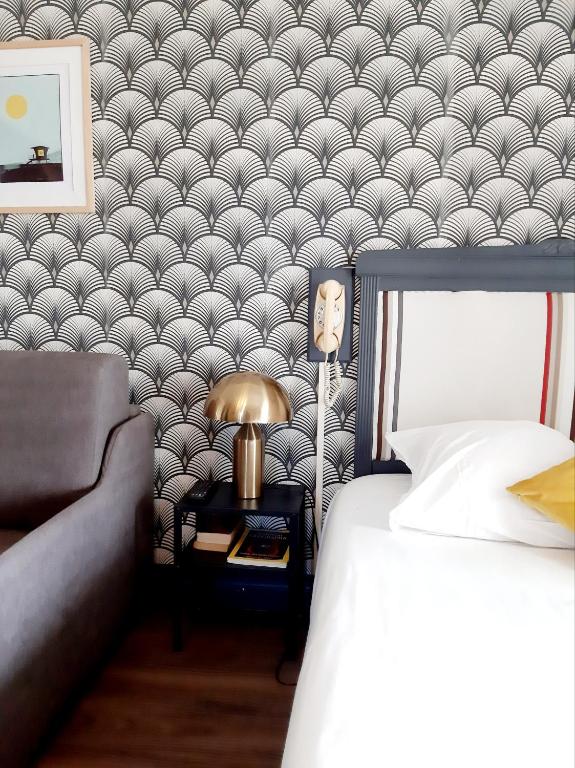 Postel nebo postele na pokoji v ubytování Saint Charles Hôtel & Coliving Biarritz