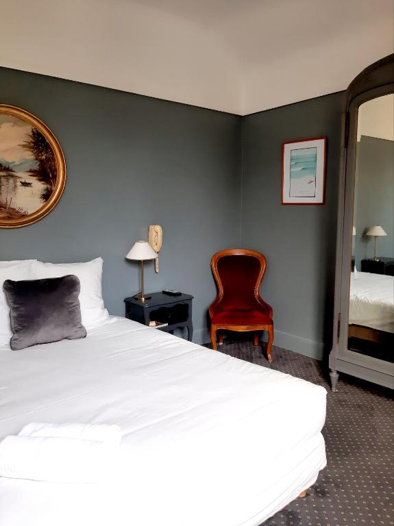 Postel nebo postele na pokoji v ubytování Saint Charles Hôtel & Coliving Biarritz