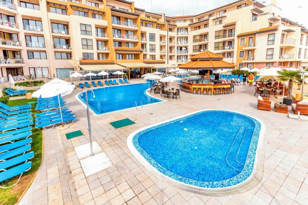 Bazén v ubytování Obzor Beach Resort Apartment G-109 nebo v jeho okolí