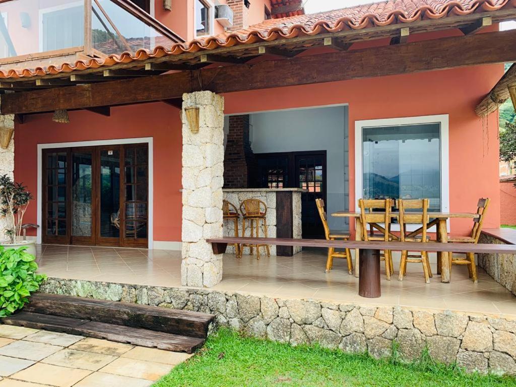  MAGNÍFICA CASA SALMÃO A BAIRA-MAR EM ANGRA.