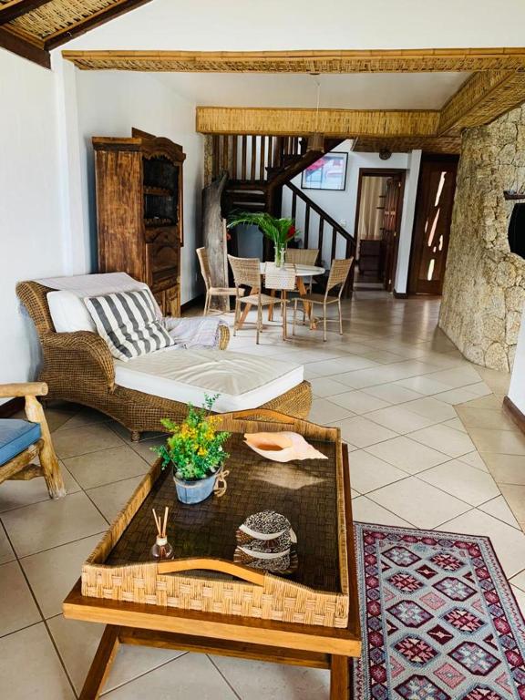  MAGNÍFICA CASA SALMÃO A BAIRA-MAR EM ANGRA.