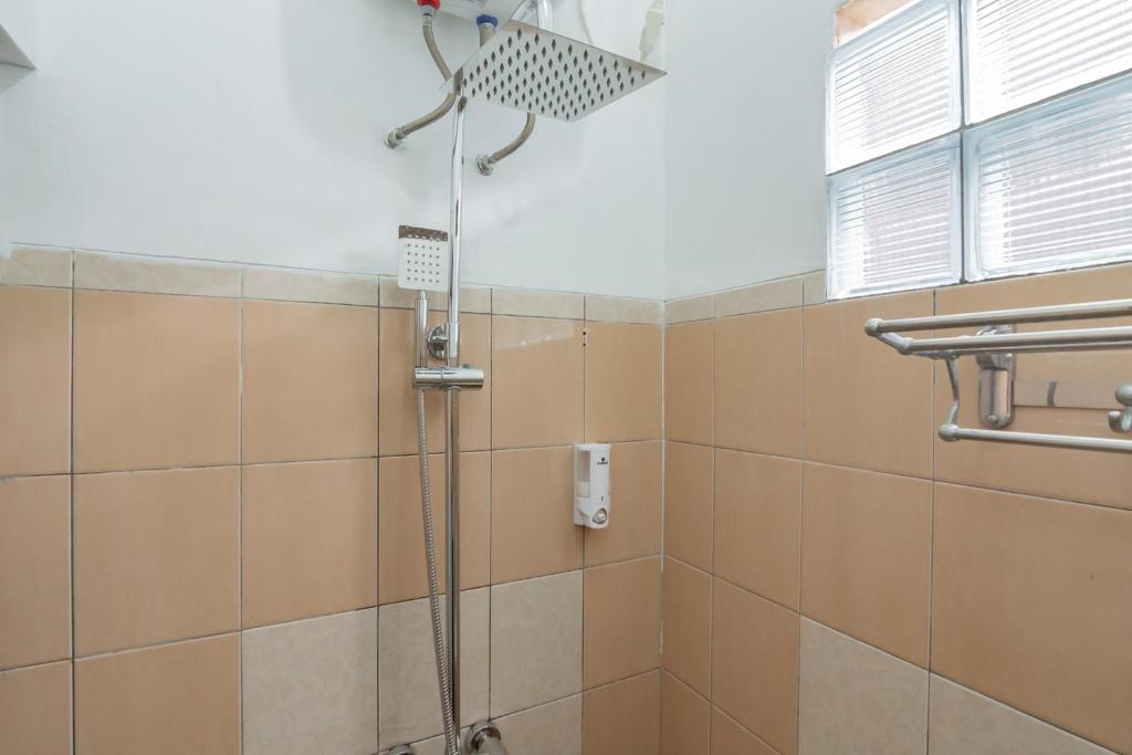 Koupelna v ubytování Lembur Kiwari Setra Duta Mitra RedDoorz