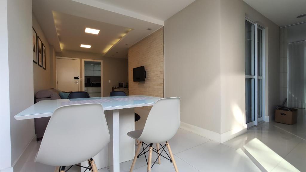  Apartamento 2 quartos a duas quadras do mar