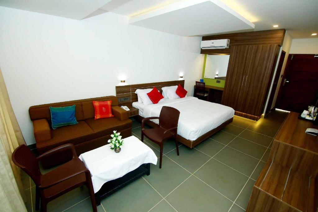 Postel nebo postele na pokoji v ubytování Silver Storm Resort Athirappilly
