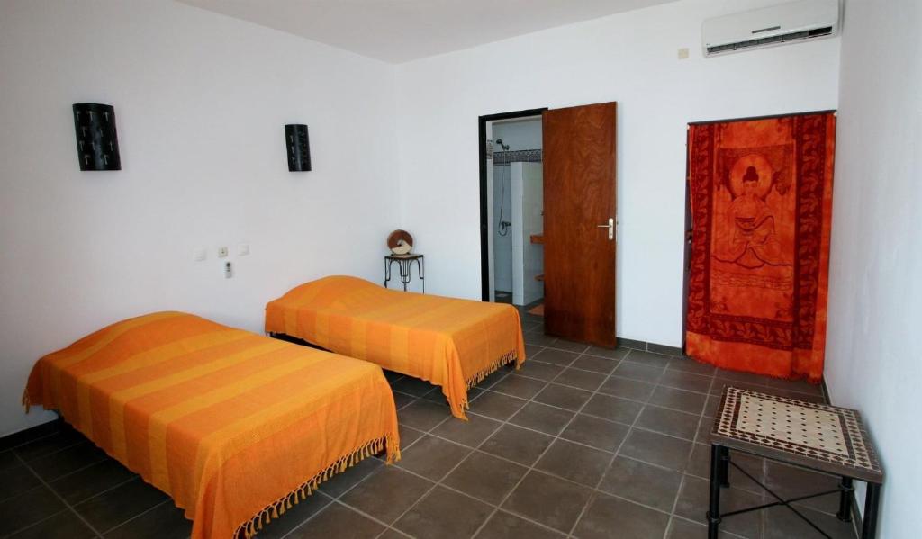 Postel nebo postele na pokoji v ubytování Villa des Pêcheurs Beach Hôtel