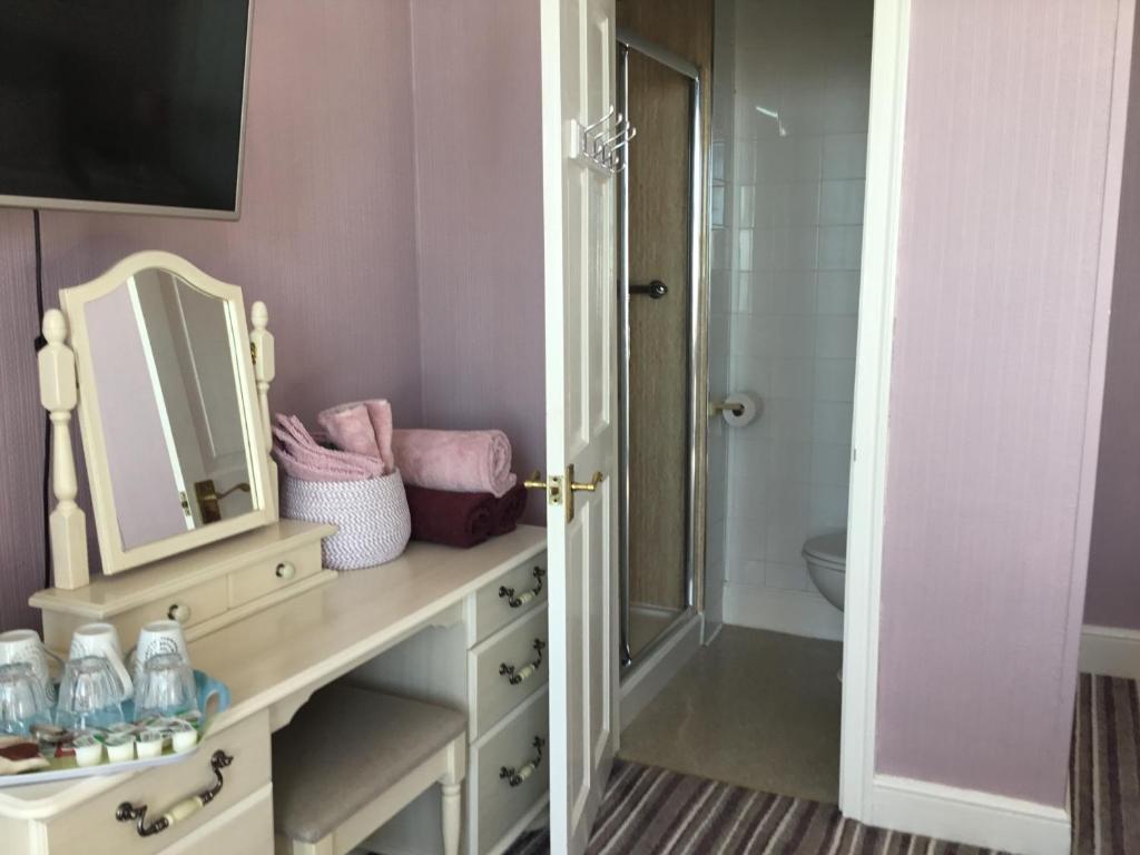 The Coventry Guest House 7