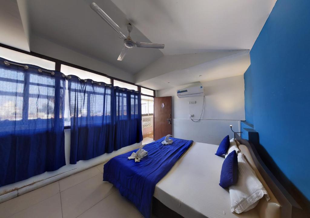 Postel nebo postele na pokoji v ubytování Joey's Hostel Agra - 200m from Taj Mahal