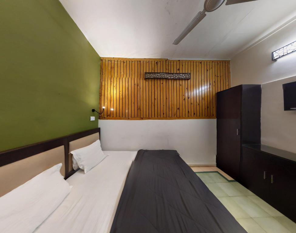 Postel nebo postele na pokoji v ubytování Joey's Hostel Agra - 200m from Taj Mahal