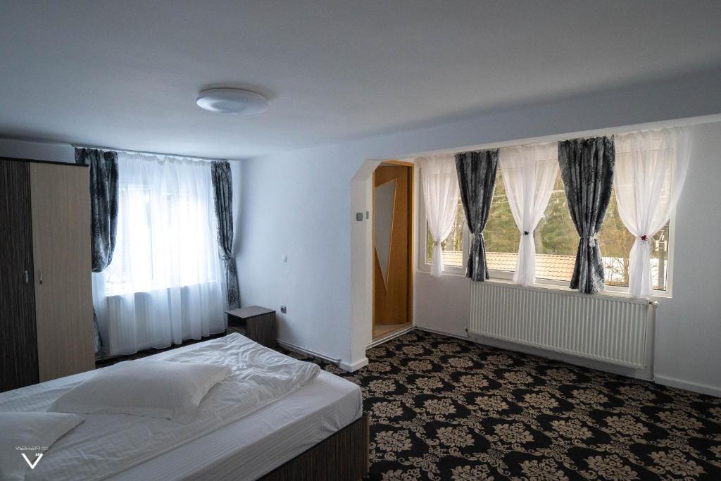 Gallery image of Cabana Pietrele 12 Apostoli in Vatra Dornei