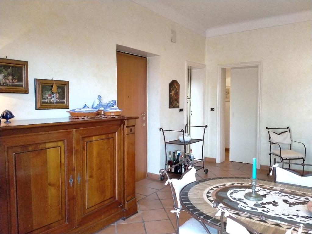 a living room with a counter and a table at Villa Rossi in Polignano a Mare