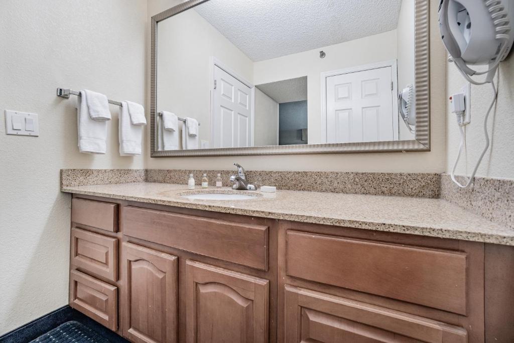 Koupelna v ubytování Doral Inn & Suites Miami Airport West