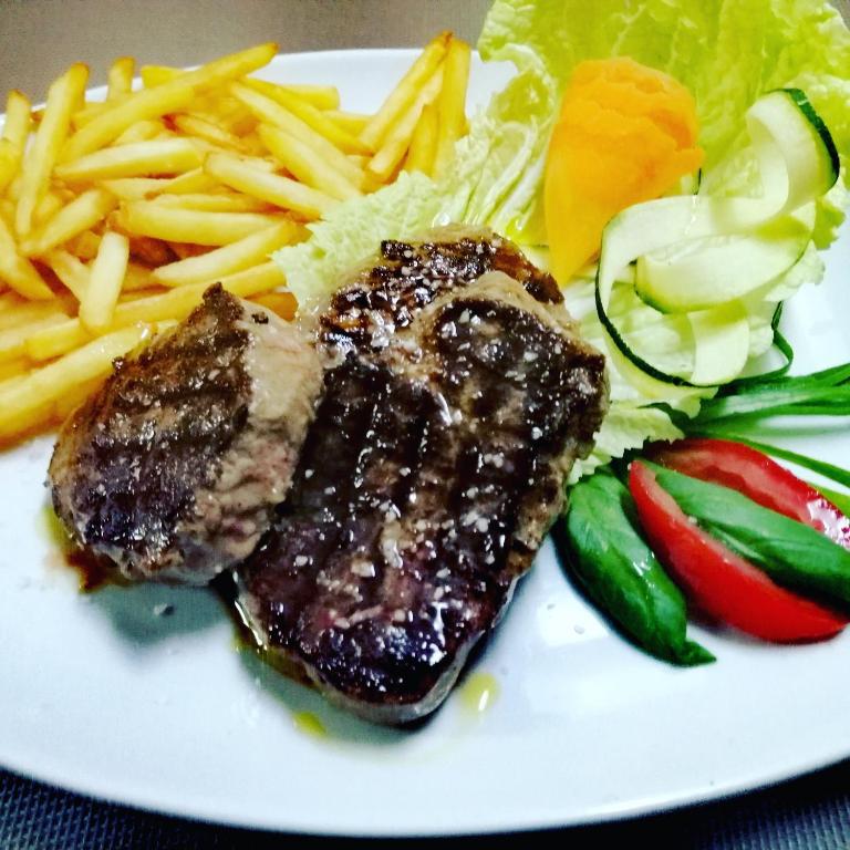Jídlo v hotelu nebo okolí