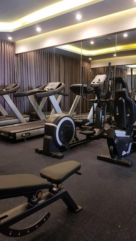 Fitness centrum a/nebo fitness zařízení v ubytování VST Residence -SHA PLUS Certified