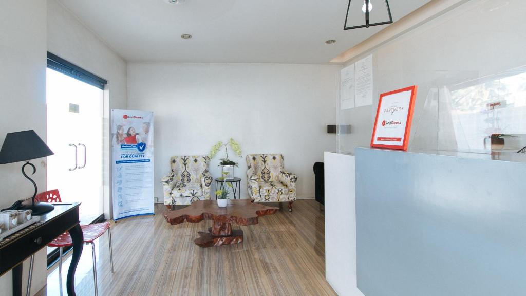 Kuchyň nebo kuchyňský kout v ubytování RedDoorz near SM Calamba