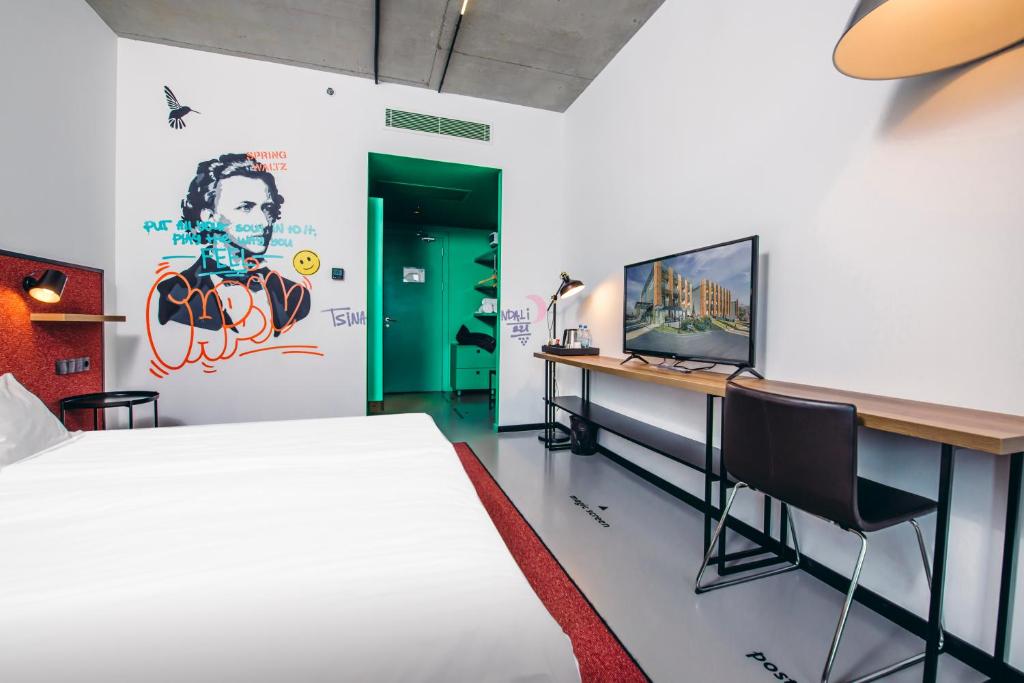 TV a/nebo společenská místnost v ubytování Park Hotel Tsinandali Estate