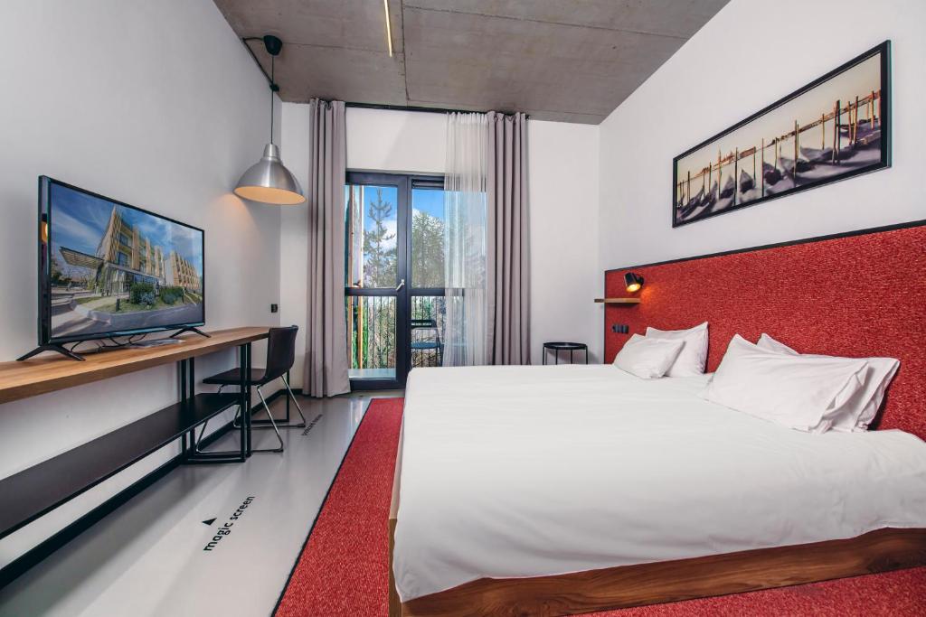 Postel nebo postele na pokoji v ubytování Park Hotel Tsinandali Estate