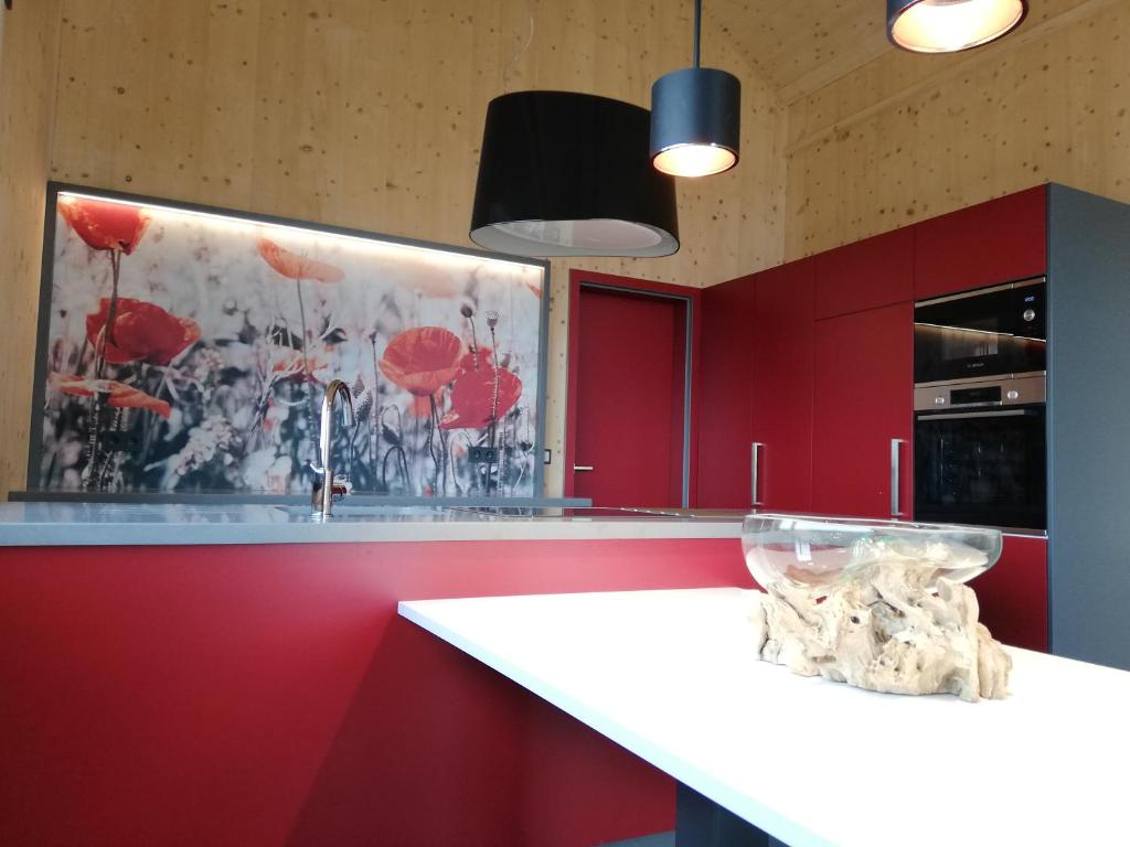 Kuchyň nebo kuchyňský kout v ubytování Bio-Seehotel Chalets
