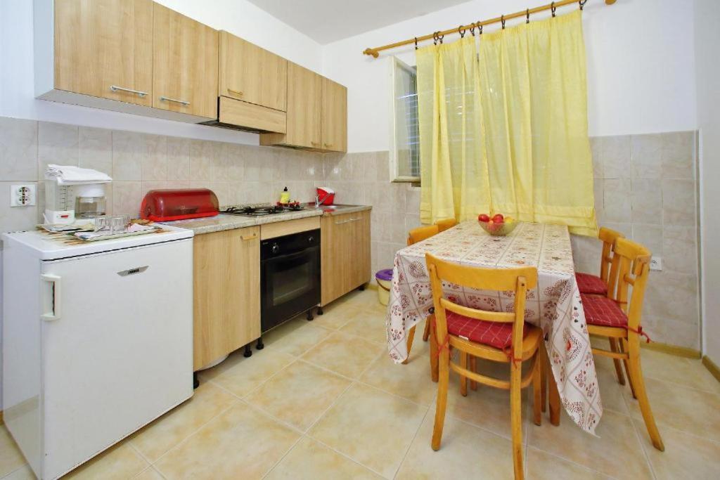 Kuchyňa alebo kuchynka v ubytovaní Guest House Villa Jadera