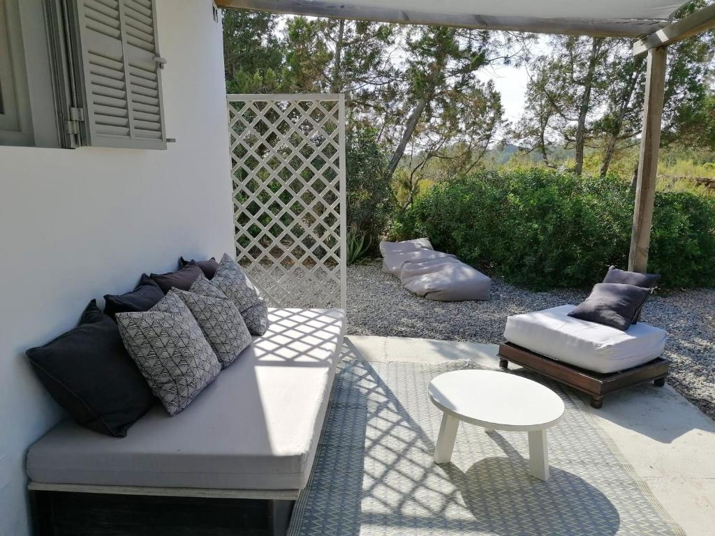 A seating area at Comfortable House in Formentera with Garden and Terrace