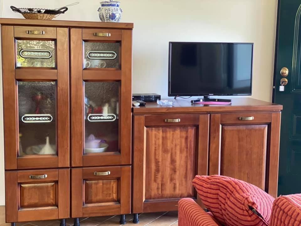 Televízia a/alebo spoločenská miestnosť v ubytovaní Villa Angela