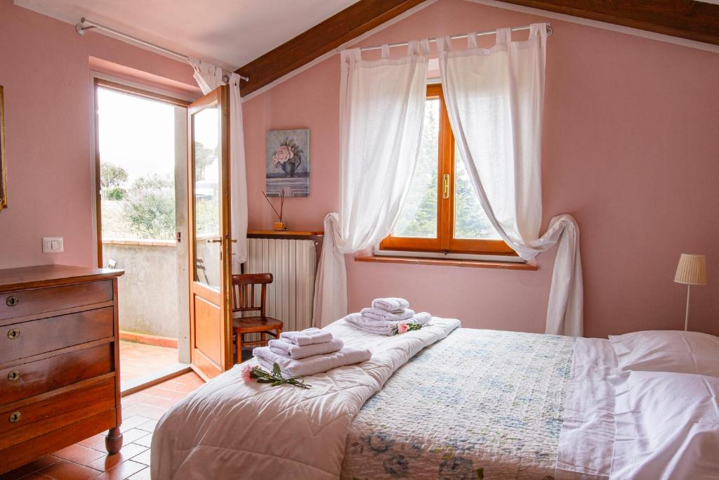 A bed or beds in a room at Rosso Del Chianti