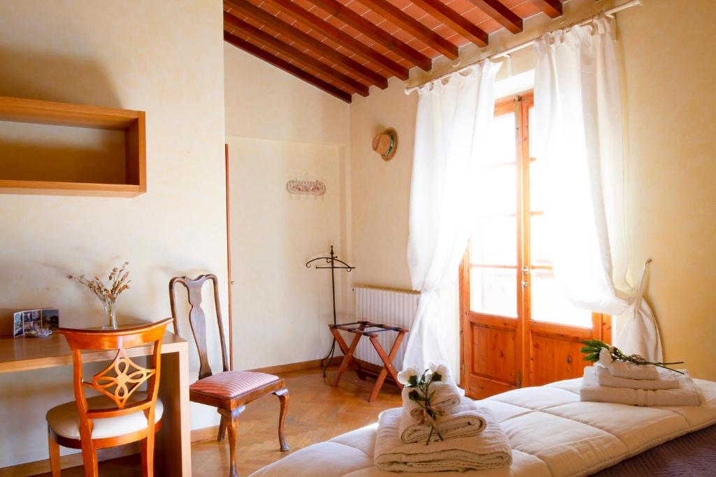 A bed or beds in a room at Rosso Del Chianti