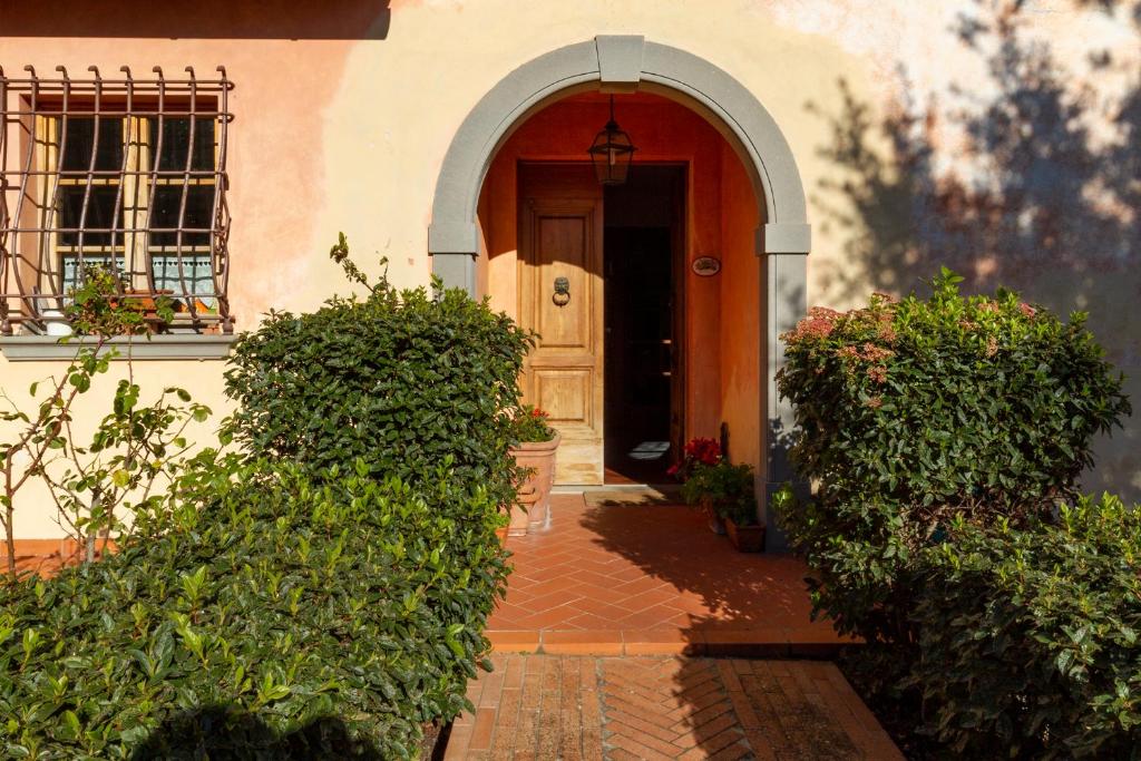 A garden outside Rosso Del Chianti