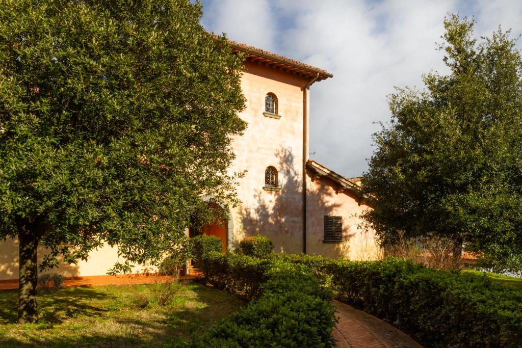 A garden outside Rosso Del Chianti