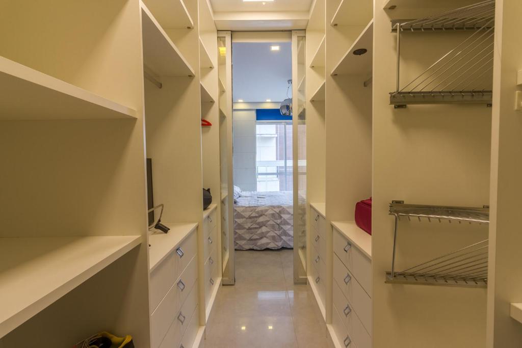  Lindo apto com churrasq e WiFi na Barra da Tijuca