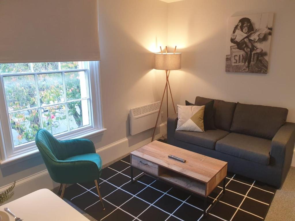 Charming Luxe 1 Bedroom Apartment, Cowley