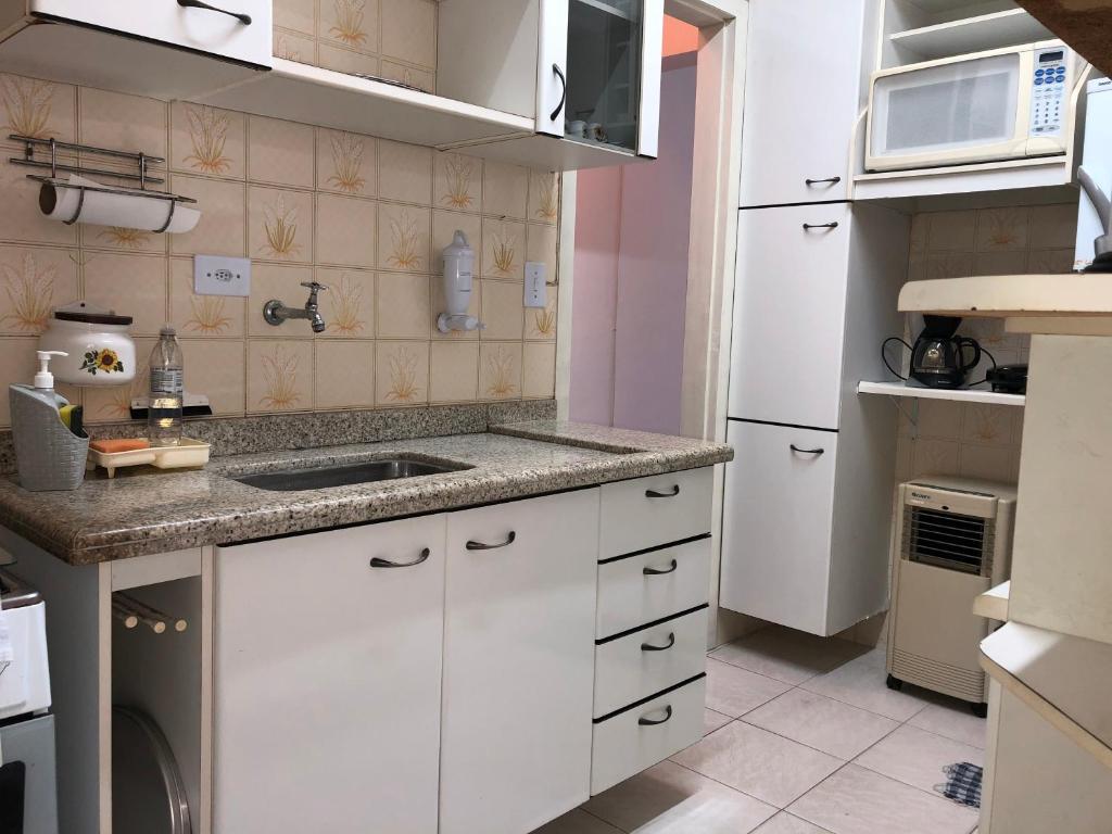  Guarujá Enseada 8 lugares a meia quadra da praia