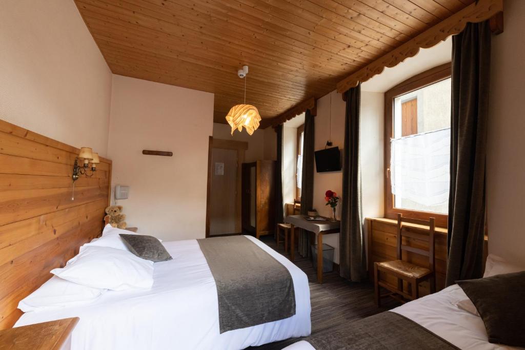 Postel nebo postele na pokoji v ubytování Hotel la Pointe Percee