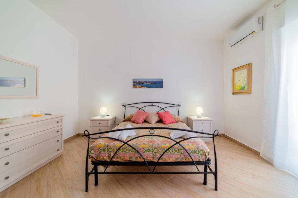 A bed or beds in a room at Appartamenti Parco Archeologico