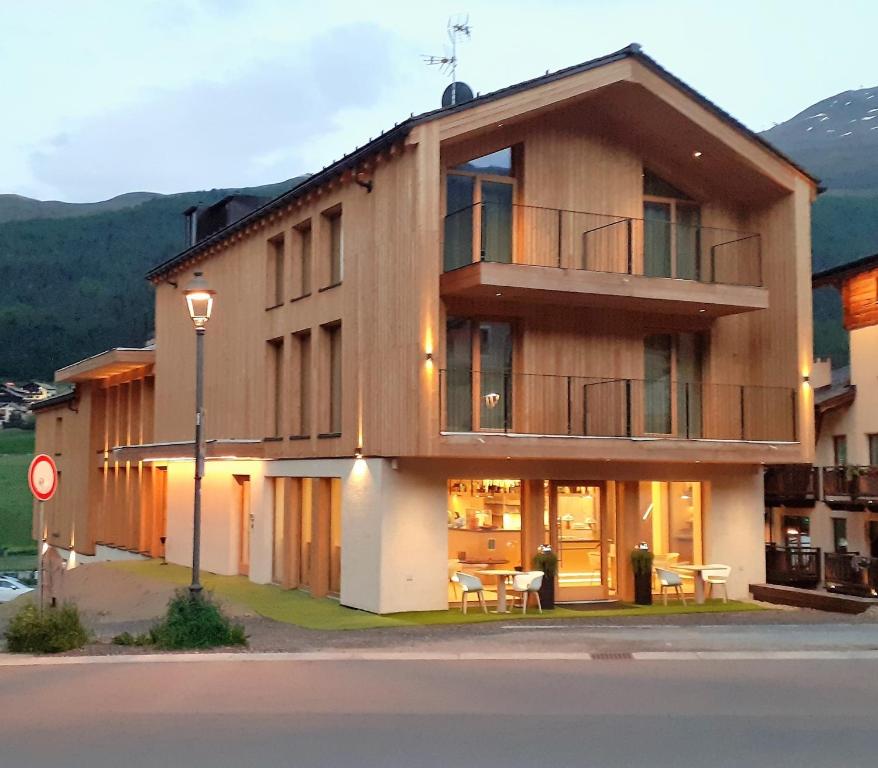 Nespecifikovaný výhled na hory nebo výhled na hory při pohledu z hotelu