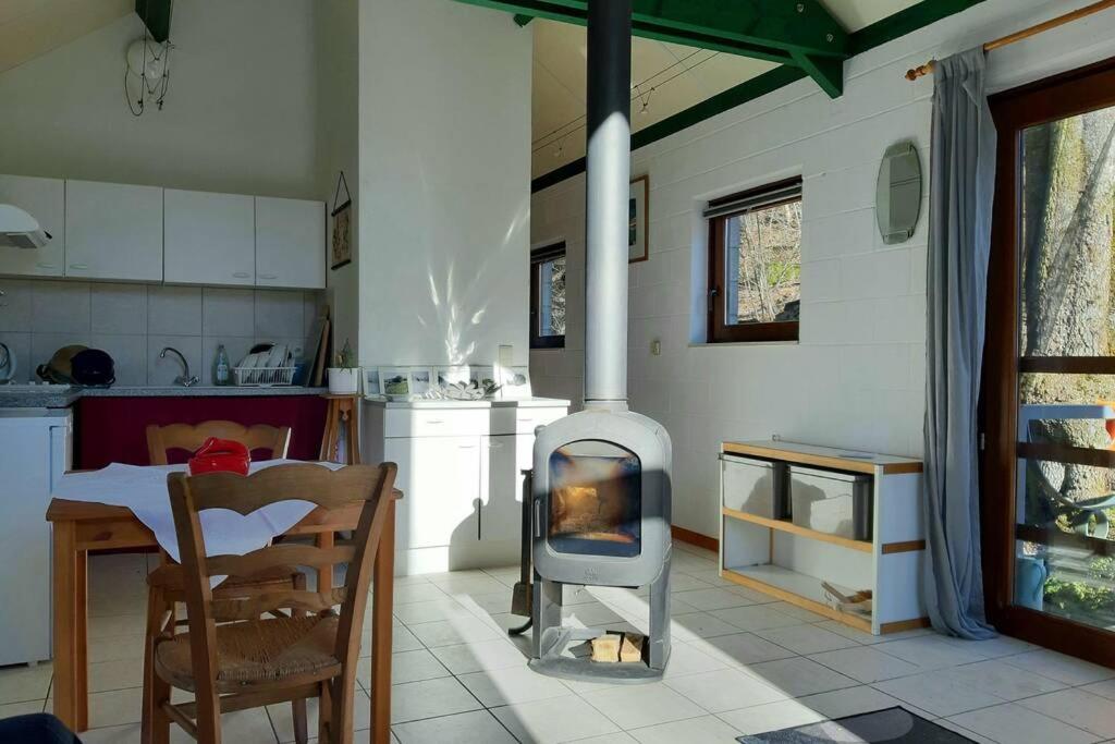 La maison sous les arbres - Casa De Una Habitación