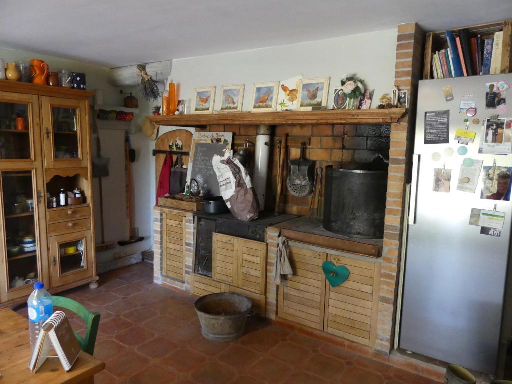 Kuchyň nebo kuchyňský kout v ubytování Le charme d'une vieille bastide provençale