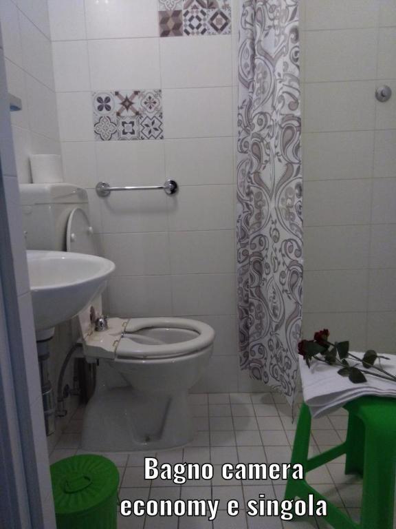 Koupelna v ubytování Fasthotel