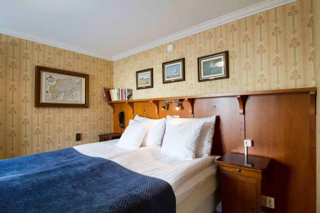 Postel nebo postele na pokoji v ubytování Mayfair Hotel Tunneln