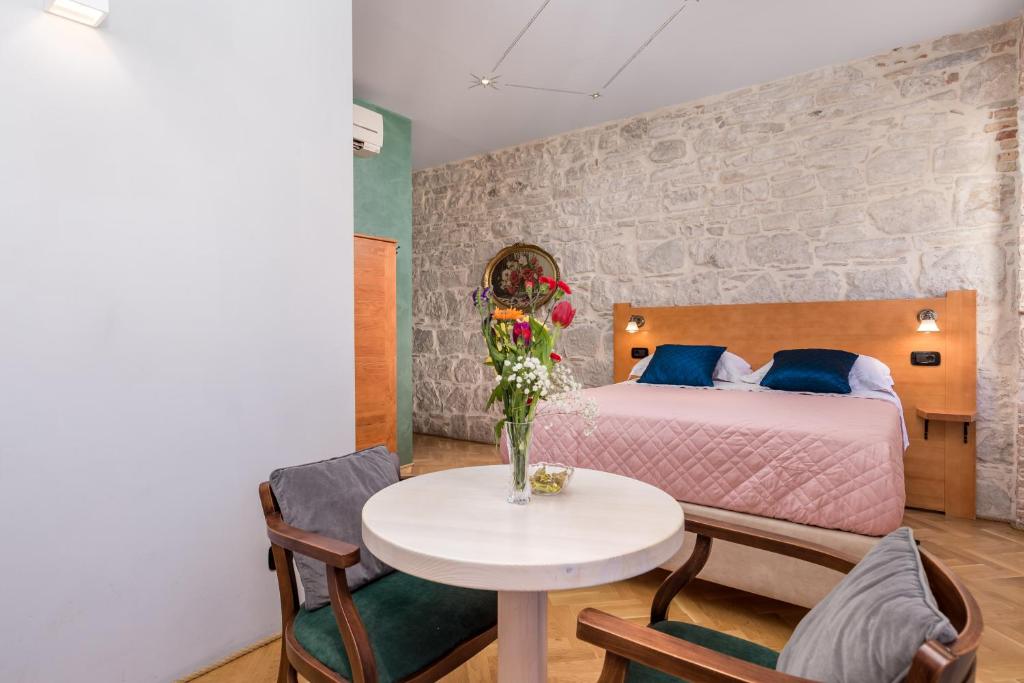 Posteľ alebo postele v izbe v ubytovaní Captain's Guest House