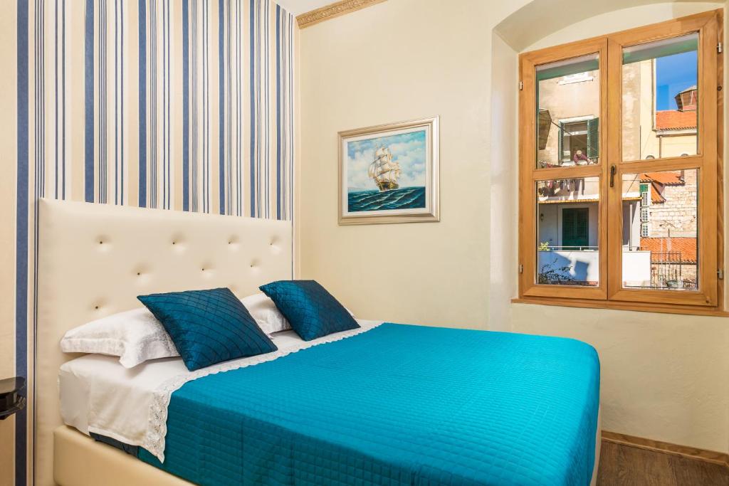Posteľ alebo postele v izbe v ubytovaní Captain's Guest House