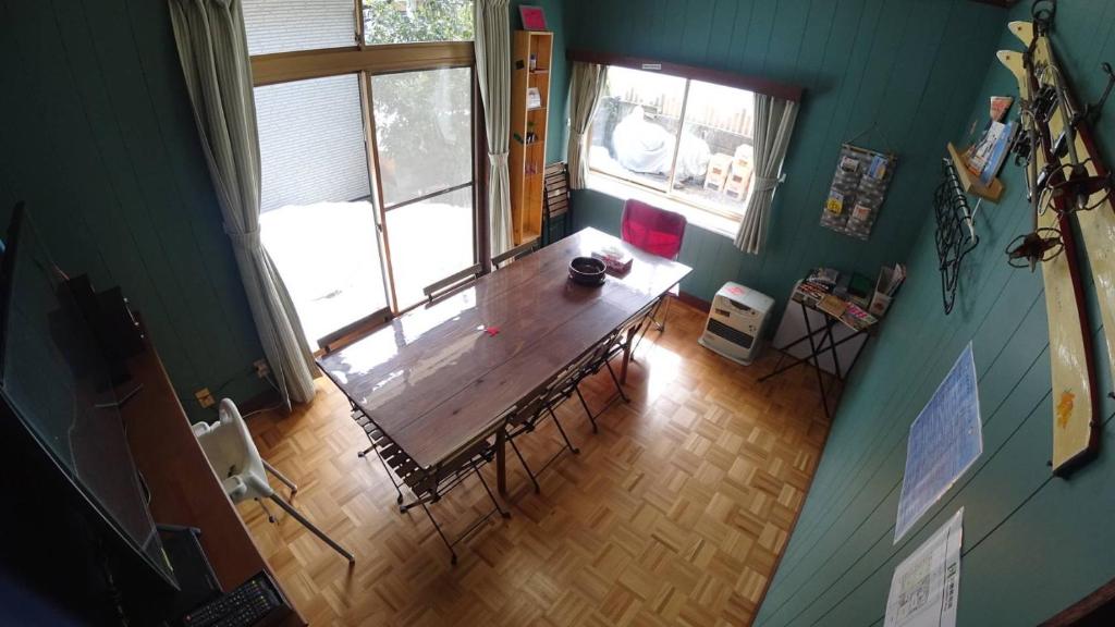 Posezení v ubytování BBQ可 1日1組限定 貸切別荘 秘密基地 は恐竜博物館まで3km スキージャム勝山まで12km