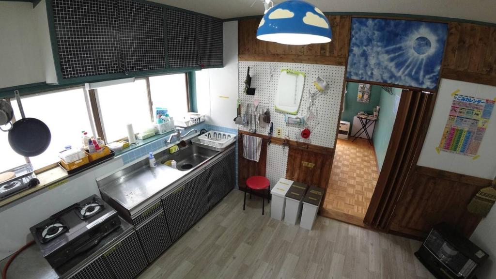 Kuchyň nebo kuchyňský kout v ubytování BBQ可 1日1組限定 貸切別荘 秘密基地 は恐竜博物館まで3km スキージャム勝山まで12km
