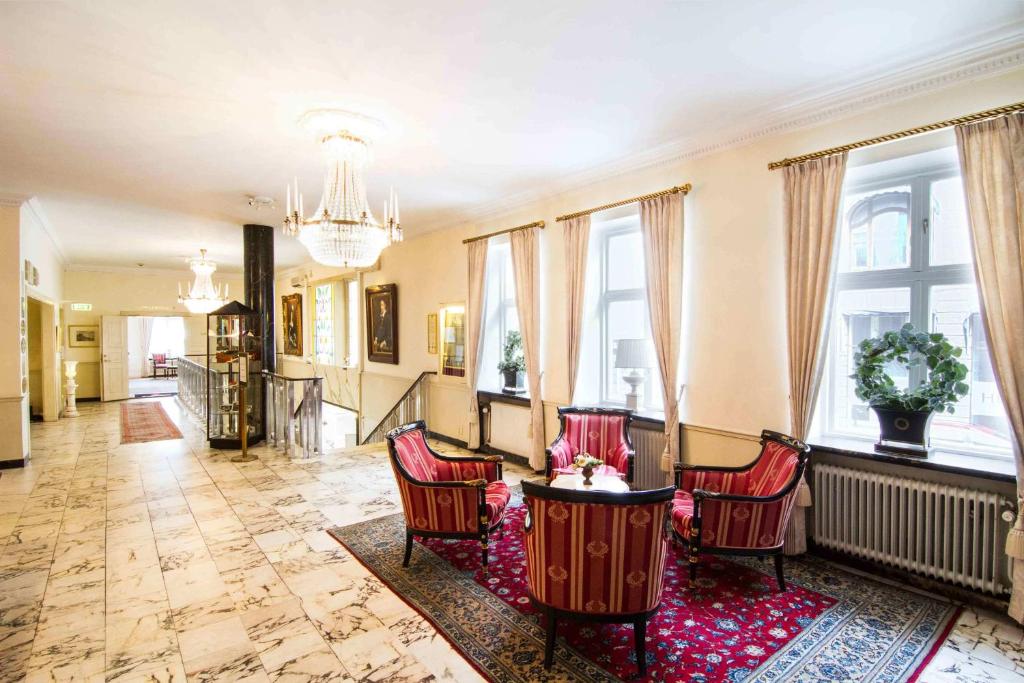 Posezení v ubytování Mayfair Hotel Tunneln