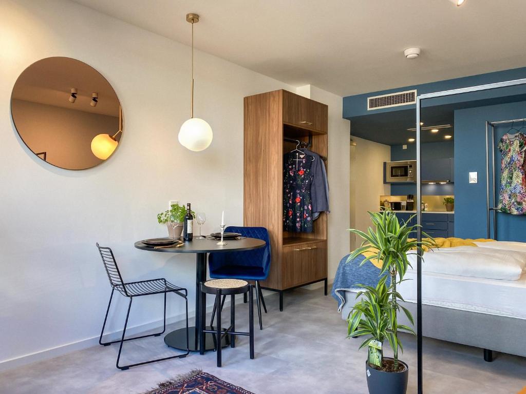 Astoria Apartments - One-Bedroom Apartment