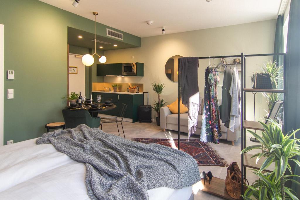 Astoria Apartments - One-Bedroom Apartment