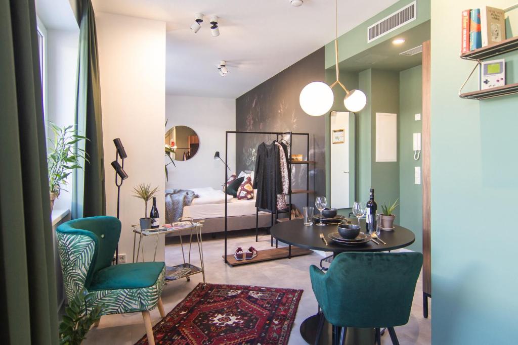 Astoria Apartments - One-Bedroom Apartment