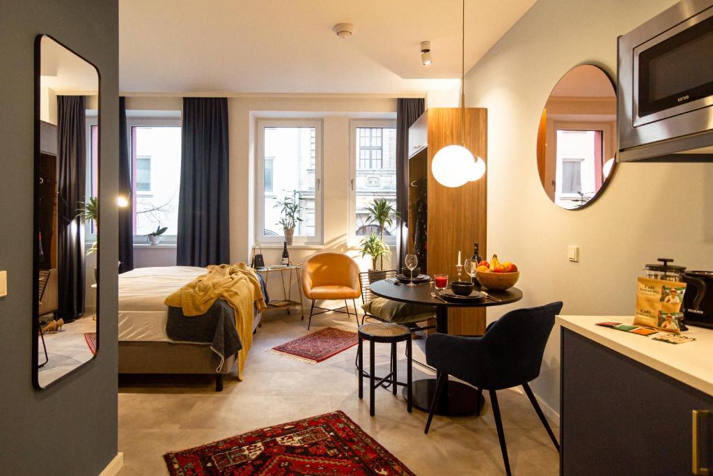 Astoria Apartments - One-Bedroom Apartment