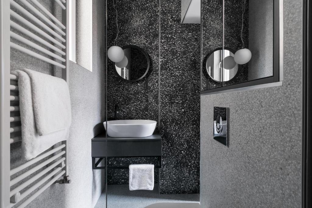 Bumblebee Luxury Apartments 2 - 6